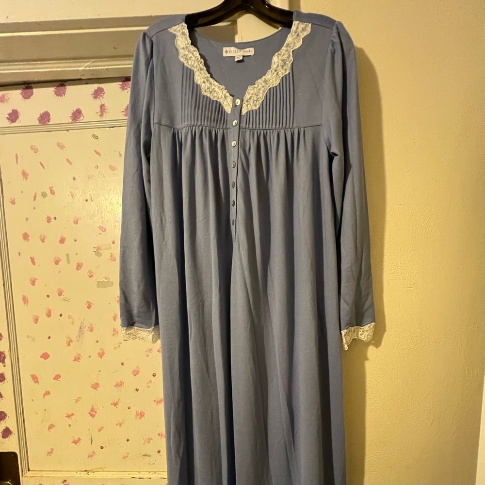 Eileen West small, long sleeve maxi blue gown